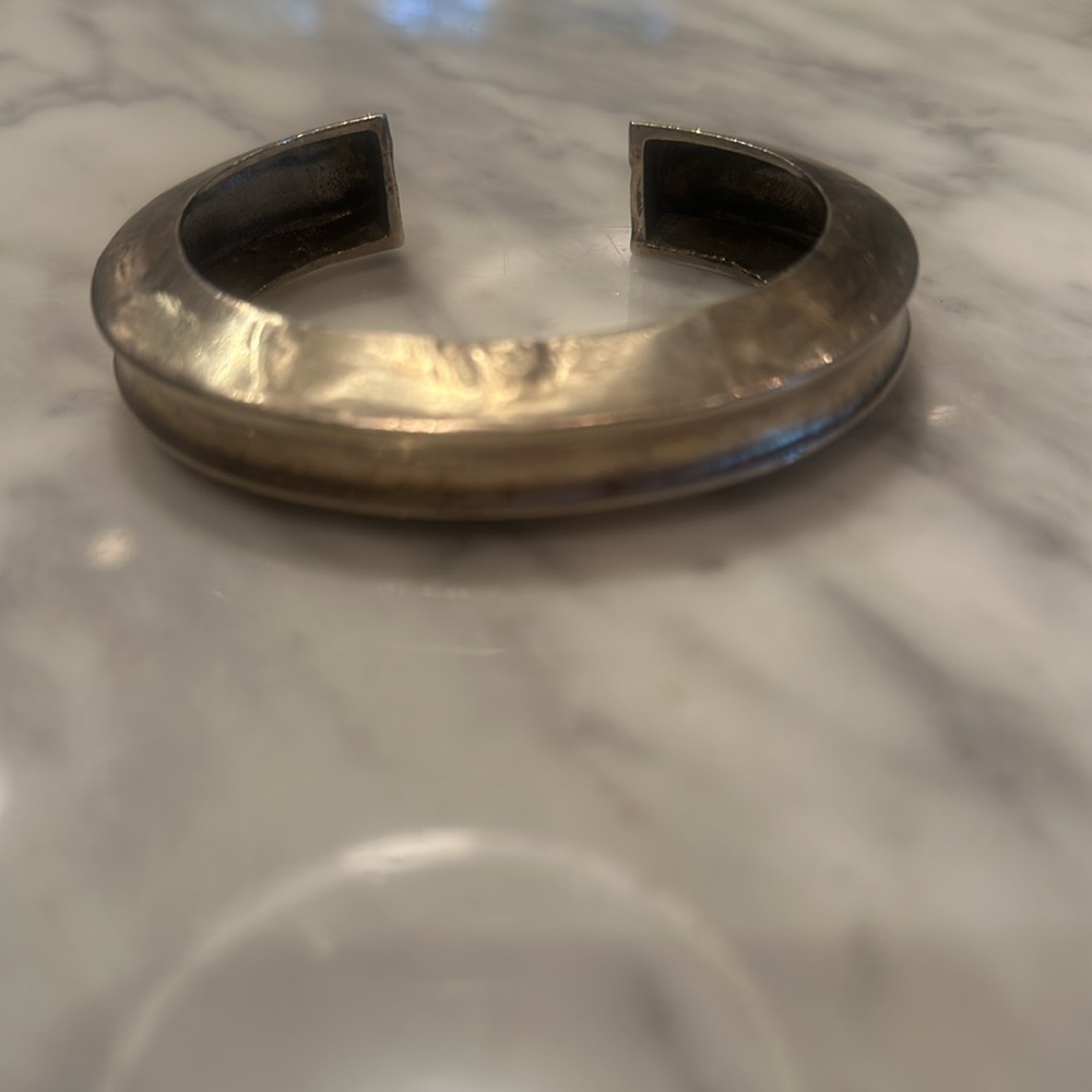 Heavyweight distressed silver bracelet. - Picture 2 of 4